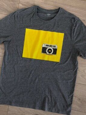 🌻 Old Navy Men's Gray Camera Soft-Washed T-Shirt